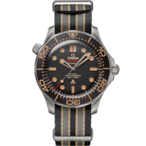 Seamaster Diver 300M 42 mm, Titan mit NATO-Armband - 210.92.42.20.01.001