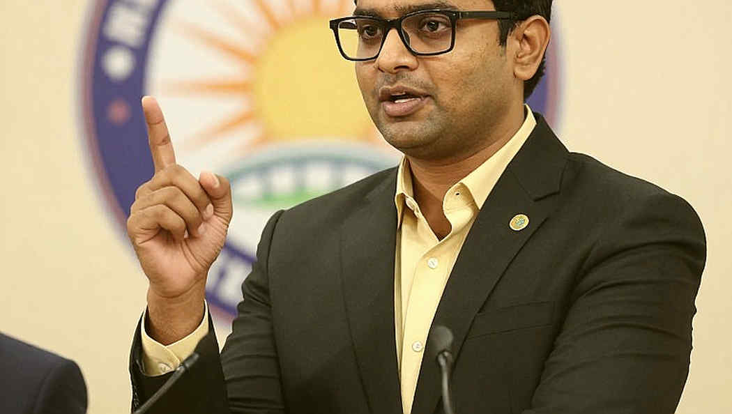 এক ইনিংস, তিনটি 'পিক' আর ২০২৭-এর হিসাব: কোহলির ফর্ম নিয়ে এবি ডি ভিলিয়ার্সের দাবি কতটা নির্ভরযোগ্য